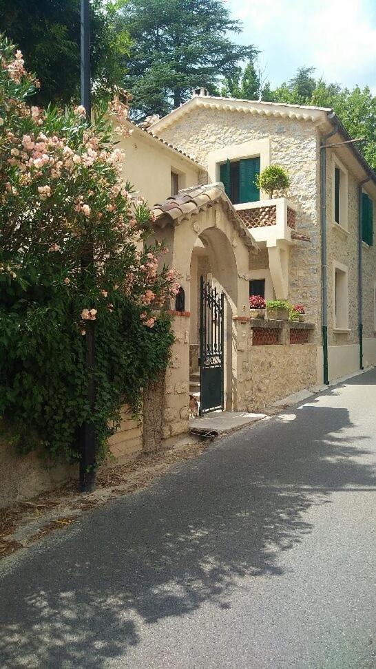 Appartement Le Jardin à Gréoux-les-Bains Extérieur photo
